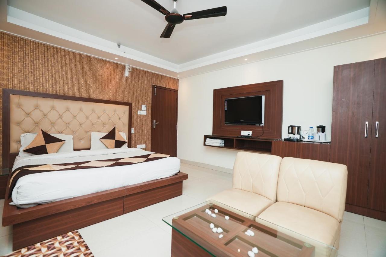 Hotel B Continental Delhi  Eksteriør bilde