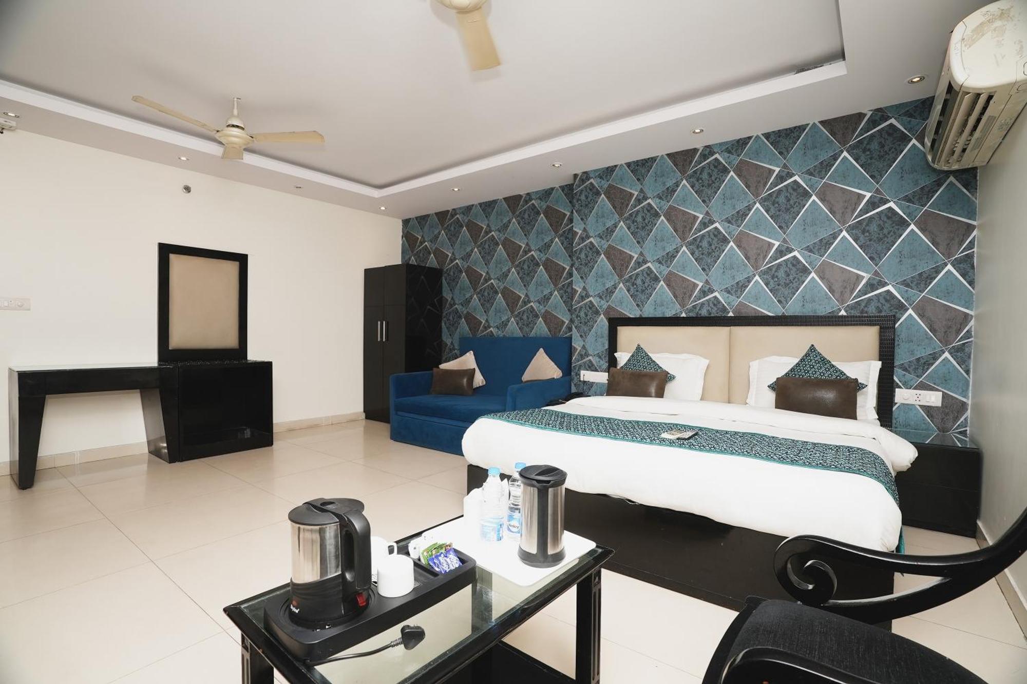 Hotel B Continental Delhi  Eksteriør bilde