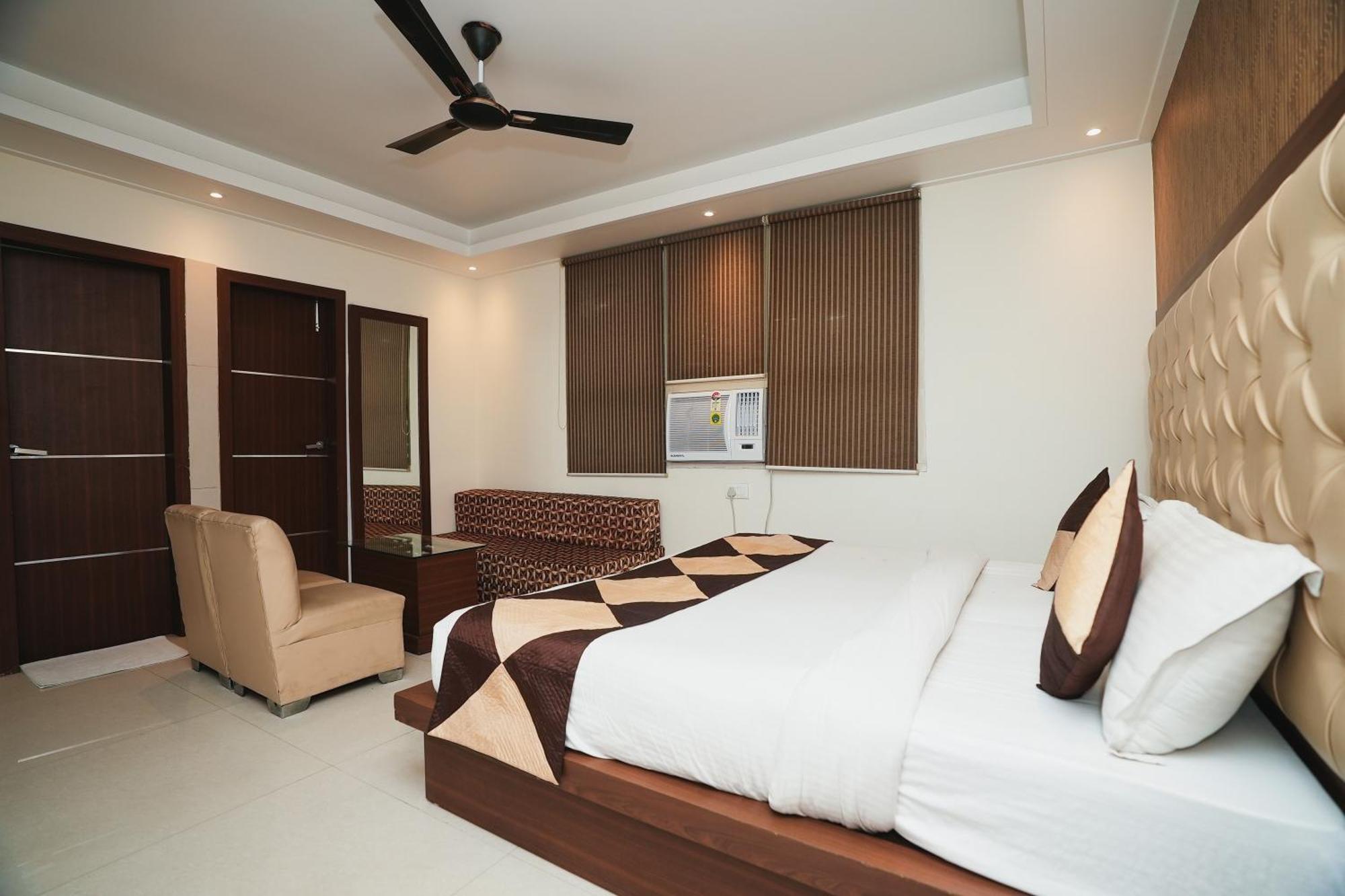 Hotel B Continental Delhi  Eksteriør bilde