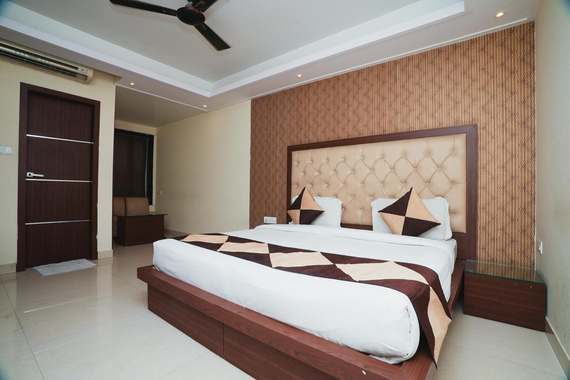 Hotel B Continental Delhi  Eksteriør bilde
