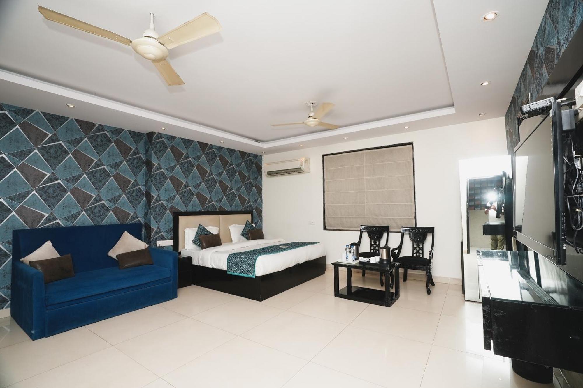 Hotel B Continental Delhi  Eksteriør bilde