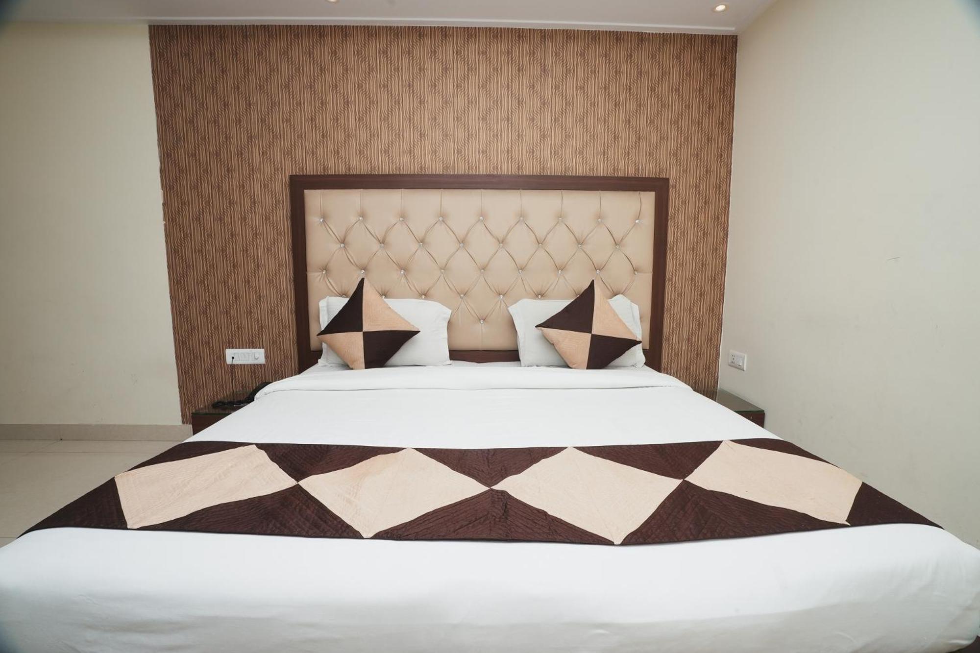 Hotel B Continental Delhi  Eksteriør bilde