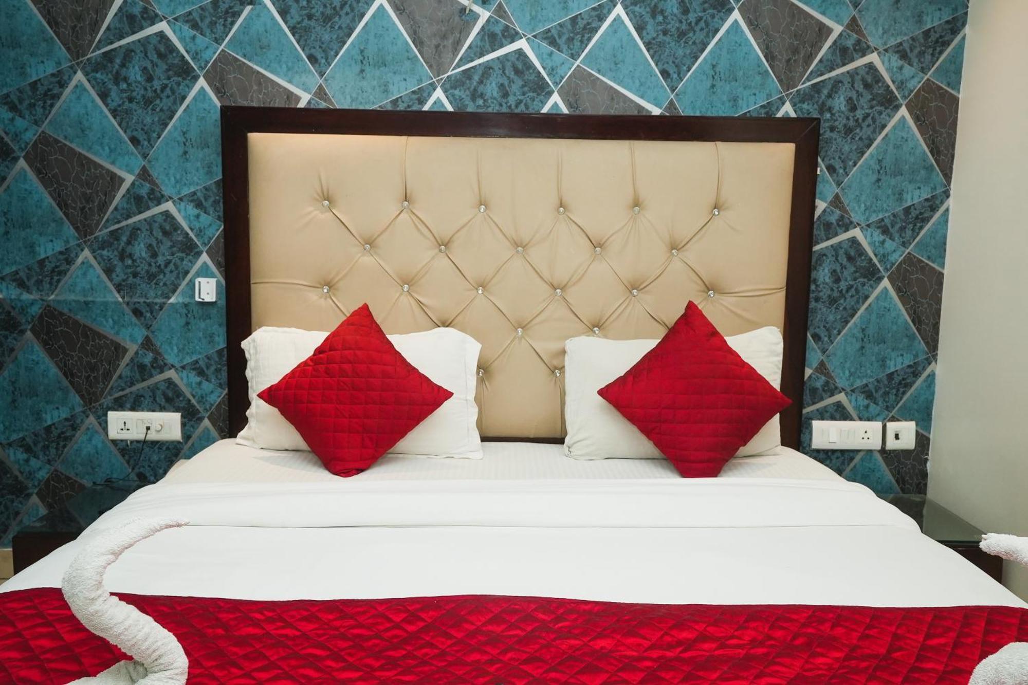 Hotel B Continental Delhi  Eksteriør bilde