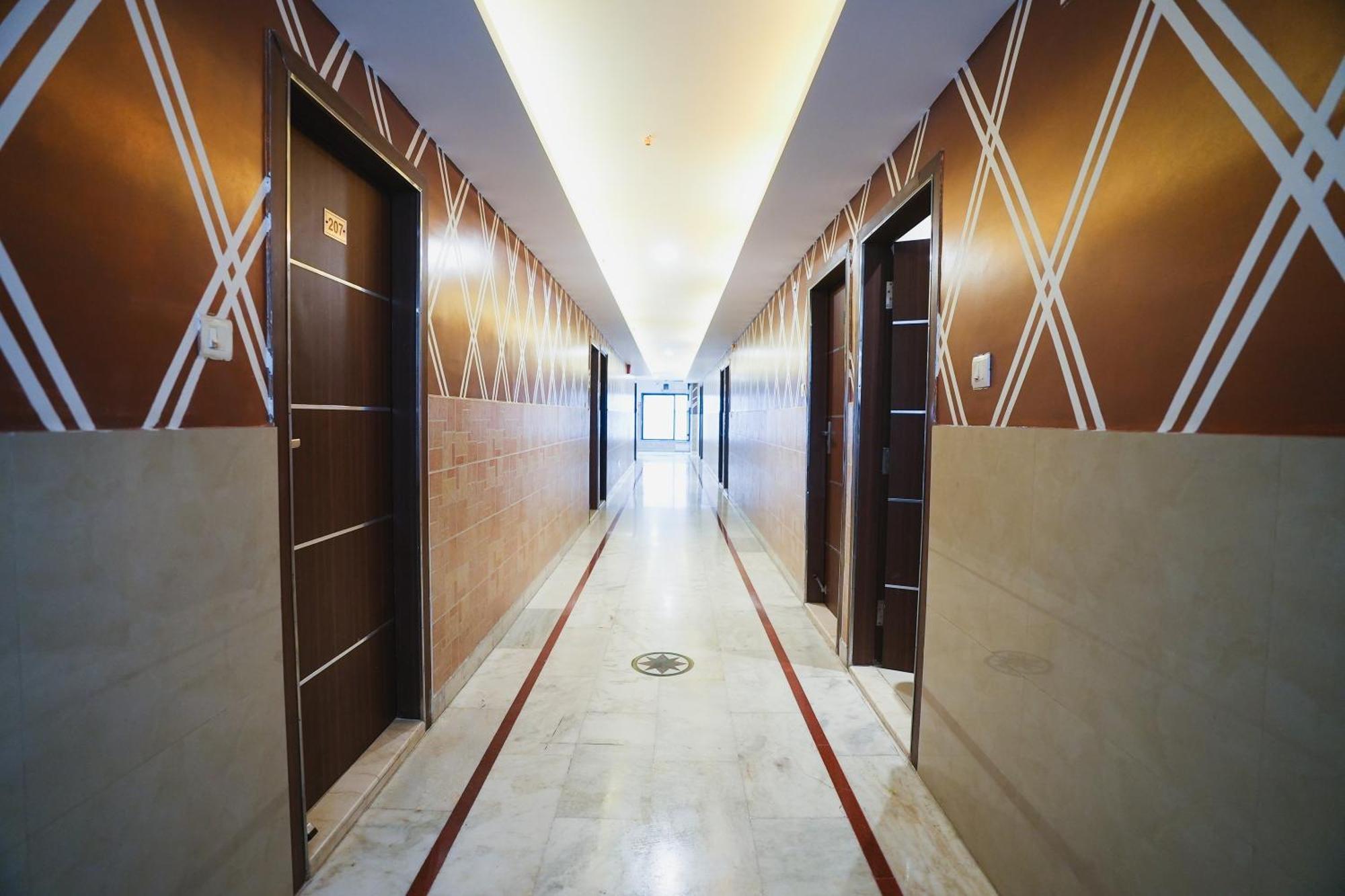 Hotel B Continental Delhi  Eksteriør bilde