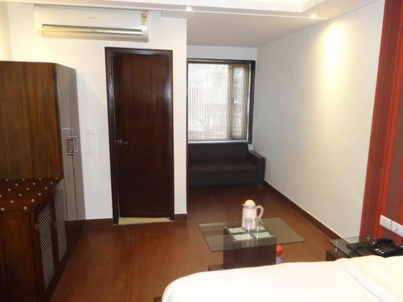 Hotel B Continental Delhi  Eksteriør bilde
