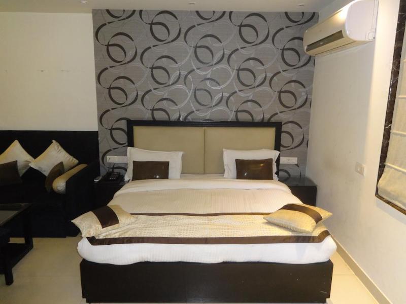 Hotel B Continental Delhi  Eksteriør bilde