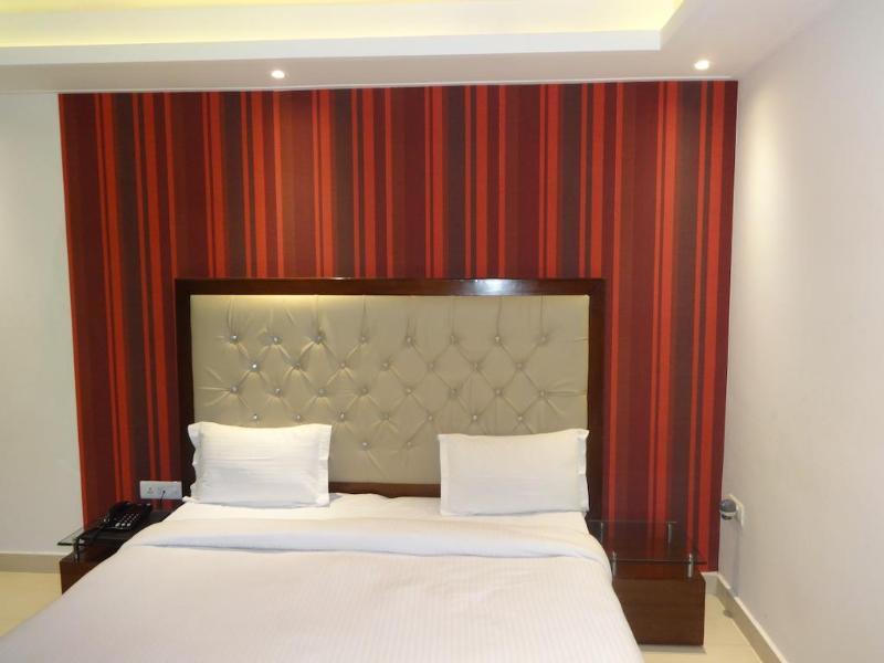 Hotel B Continental Delhi  Eksteriør bilde